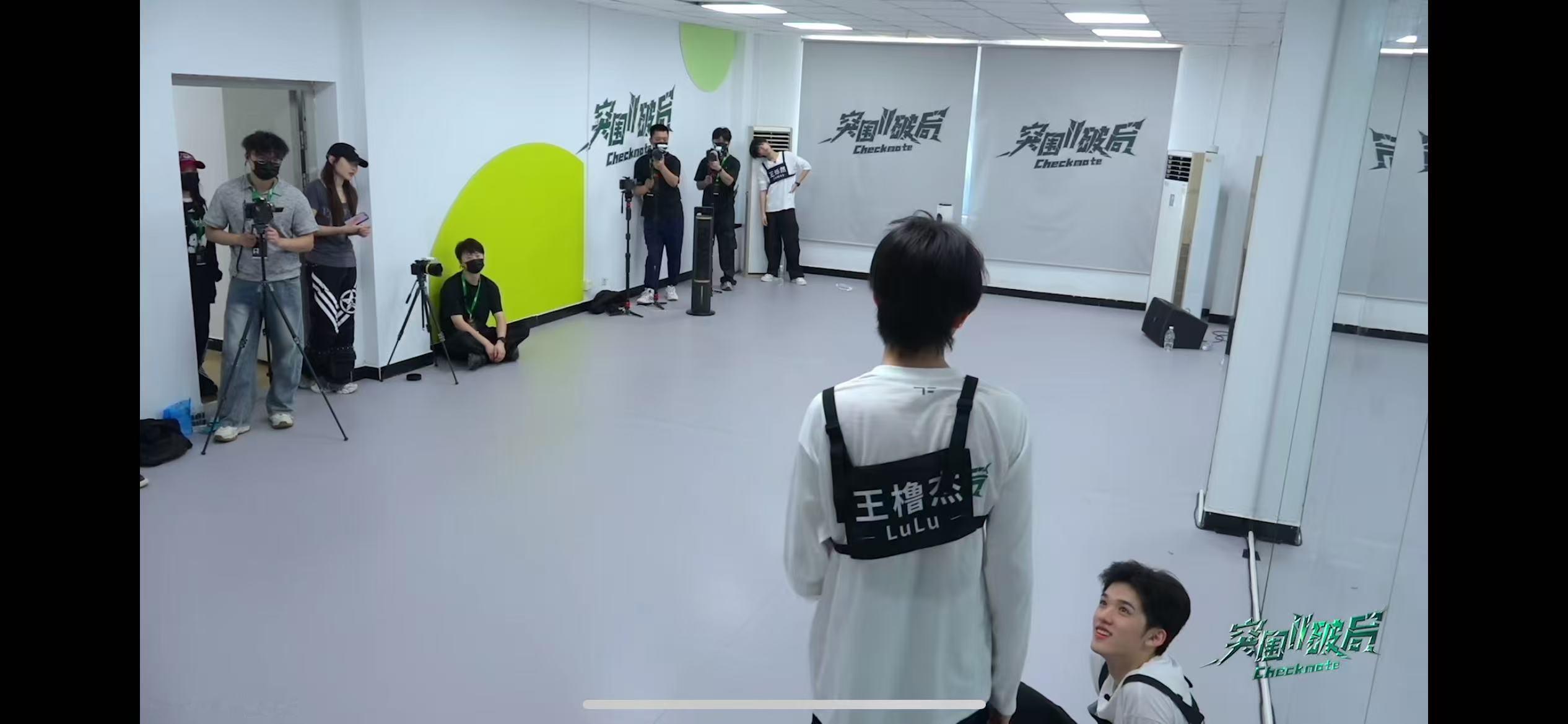 宝宝浸湿的后背