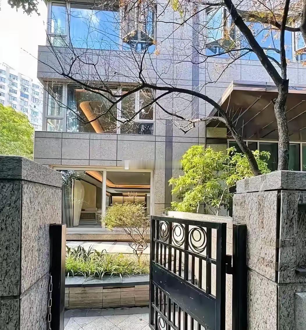 很多人误以为顶尖豪宅保值增值王思聪在上海凯德茂名公馆那套406平的底复，接近成交