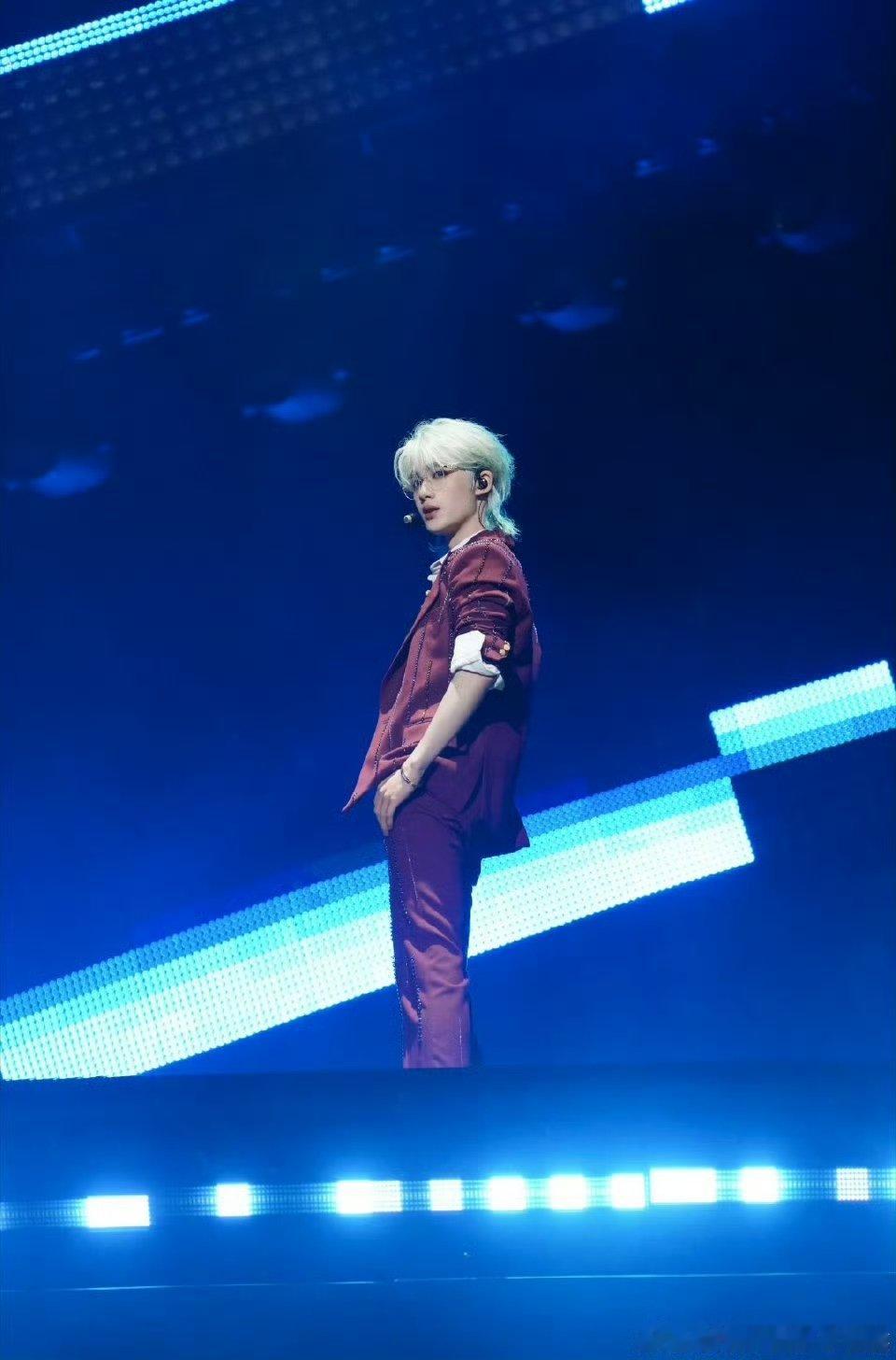 丁程鑫随地大小唱你好星期六谁还没被丁程鑫的随地大小唱可爱到！专注又认真，真的好乖