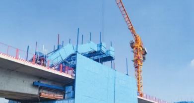 【S11线三星堆互通节点桥顺利合龙】近日，市域（郊）铁路成都至德阳线（简称S11