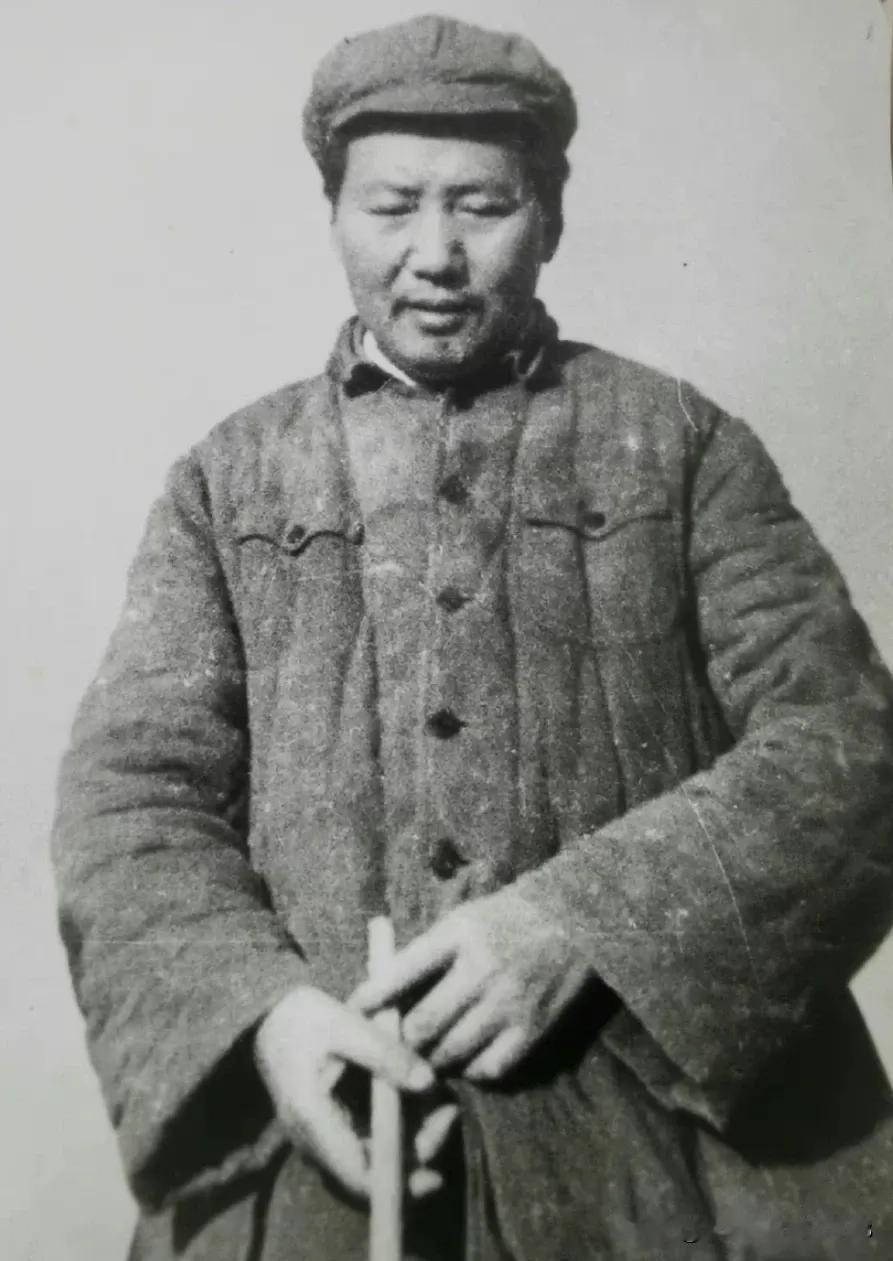 过夹金山
        1935年6月，红军来到了长征途中的第一座大雪山夹金山