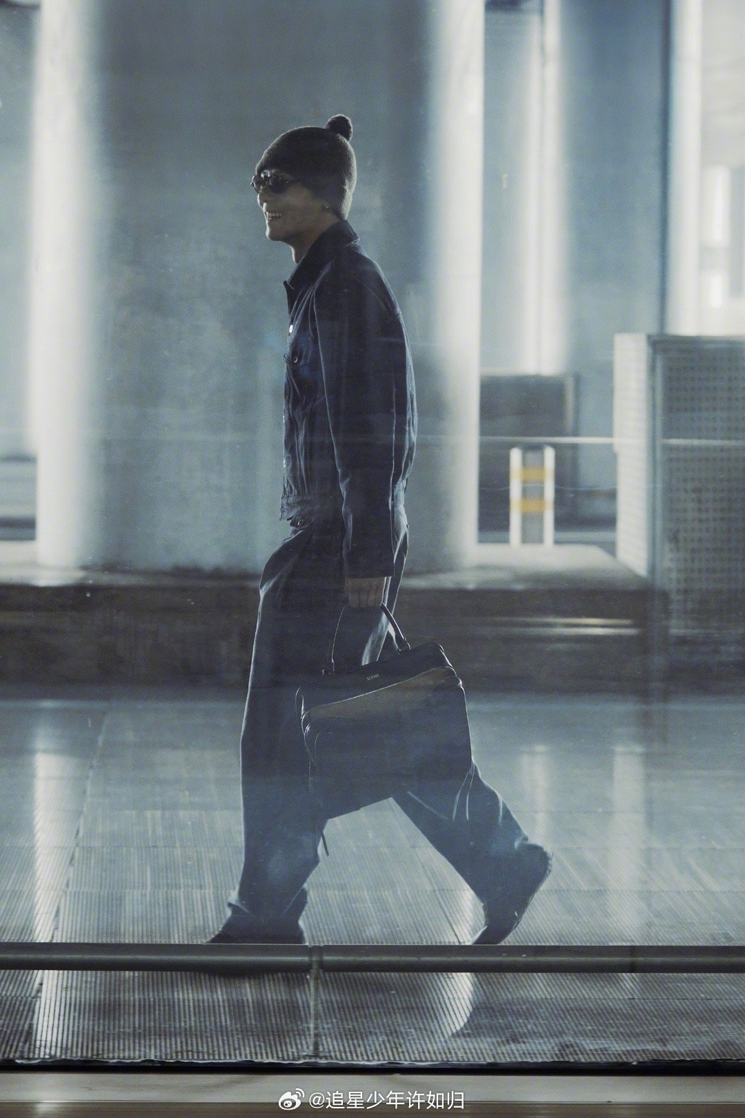 蒋奇明live没有一帧废镜头 6张live图6首bgm，蒋奇明这套图确实用心了。