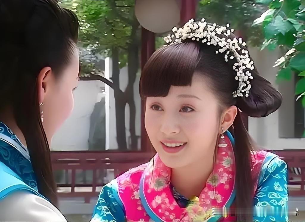 这个世界上居然会有这种抽象刘海造型?
造型师能不能出来聊聊，没有十年脑血栓都想不