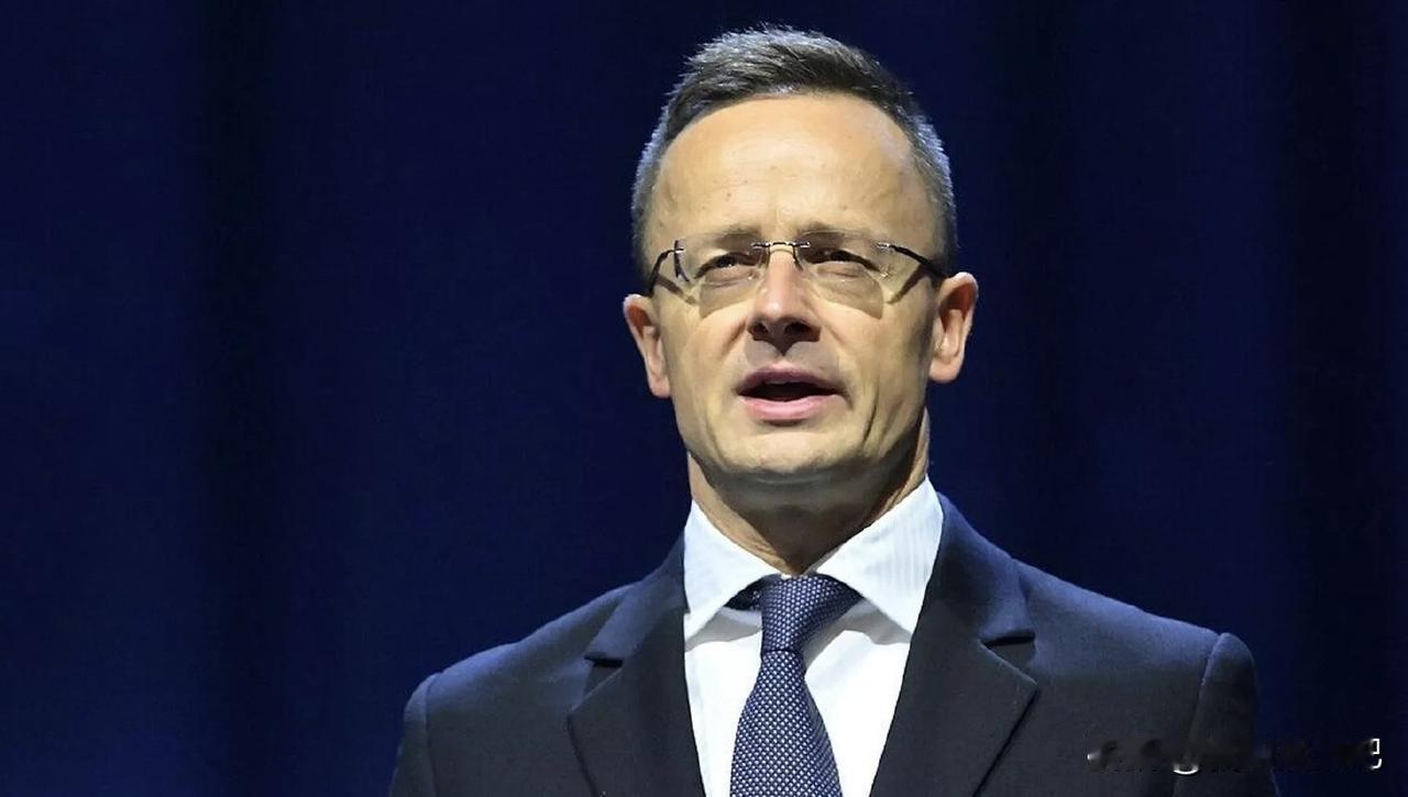 匈牙利外长西雅尔多表示，如果英国和法国决定向乌克兰派遣军事人员的行动，实质上标志