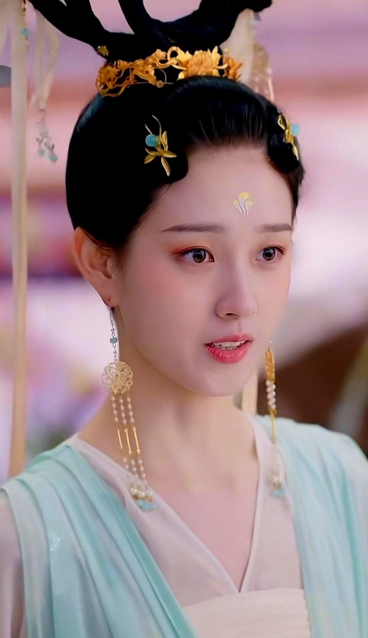 最近刷到郭宇欣的短剧《闪婚老公是豪门》，才发现她的影视底子真能打！人家可不是短剧