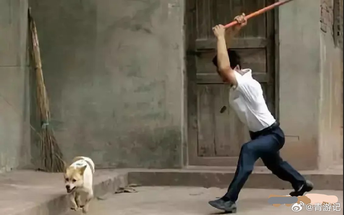 伊拉克宣布全国哀悼3天被邻居拉出来喝酒，当多浮几杯～ 