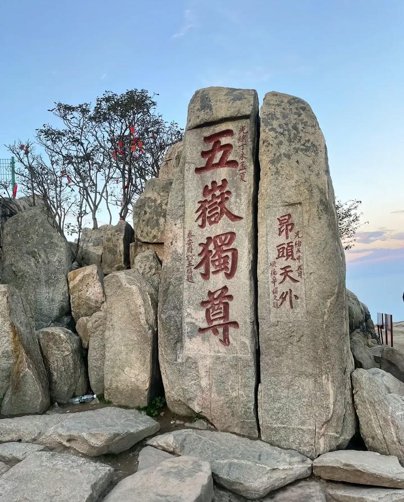 山东旅游，打卡东岳泰山美景攻略！
泰安泰山
美景和美食推荐：
1、十八盘、南天门