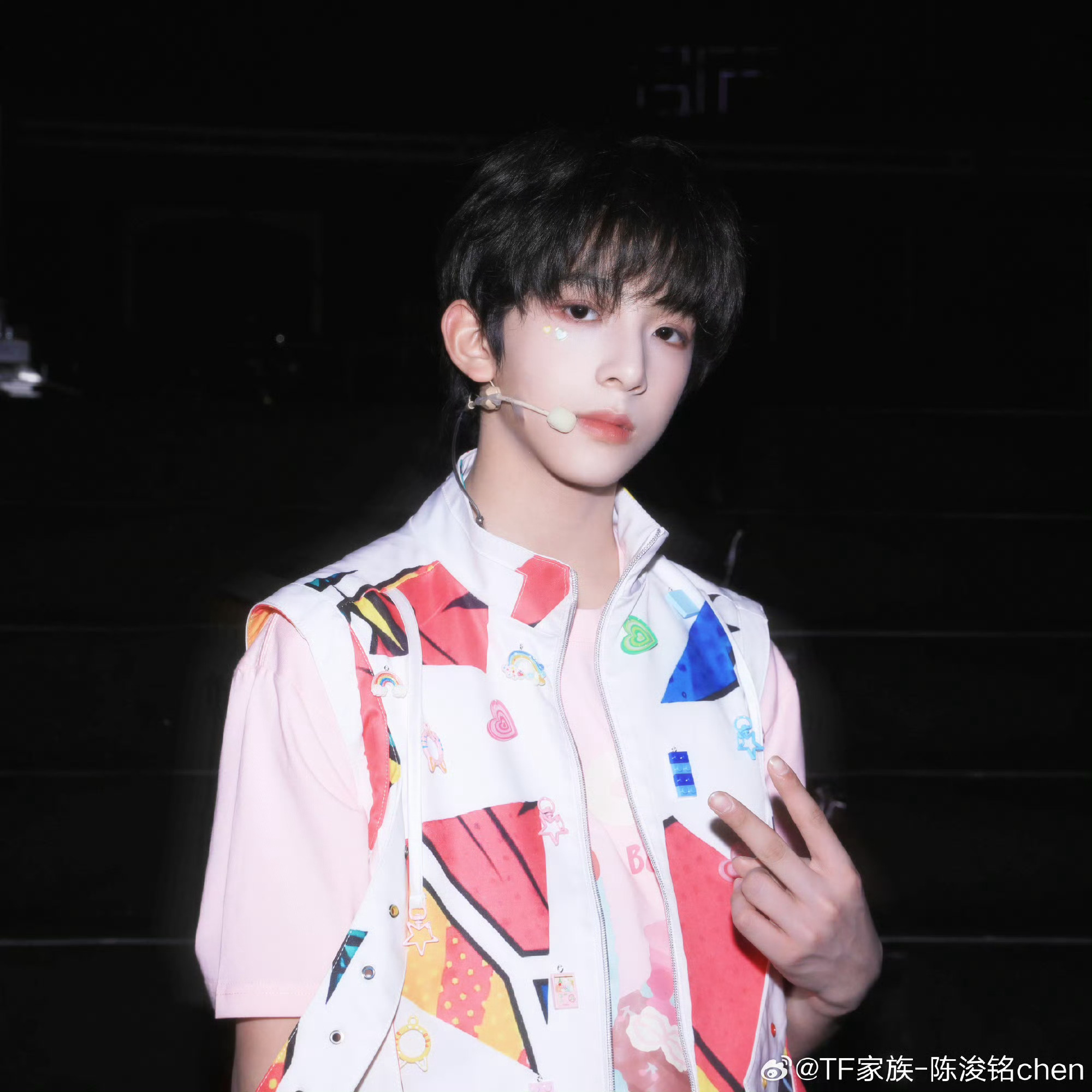 陈浚铭 cjm陈浚铭 四代第一门面cjm 陈浚铭 四代第一吉他手 “钟表随着时间