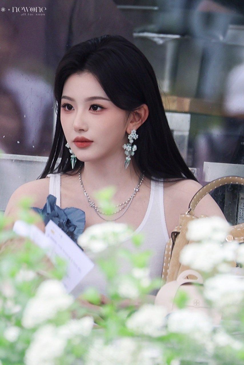 孔雪儿成都饭拍孔雪儿成都生图此女美成啥了🥹🤲(cr logo）孔雪儿
