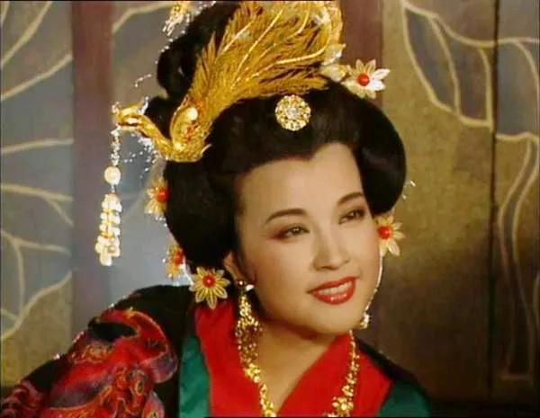 为什么那么多人喜欢用武则天来称呼刘晓庆呢？真的是因为她的武则天前无古人后无来者吗