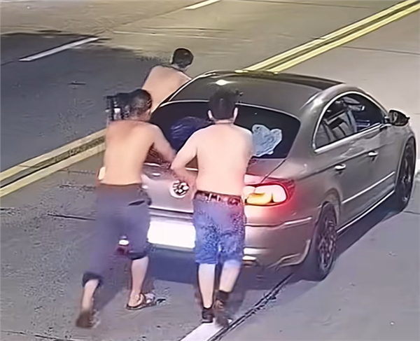 【三男子酒后推车回家属酒驾吗 官方回应：不算、但有个问题】快科技6月16日消息，