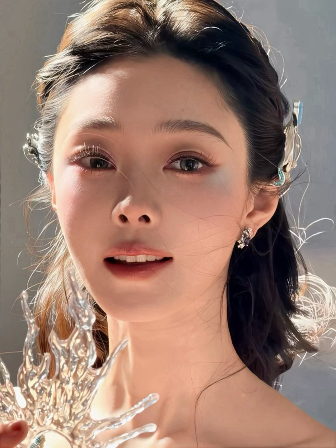 宋轶 白开水妆 宋轶的白开水妆，是一场关于“自信”的无声演说。敢以最清淡的面目示