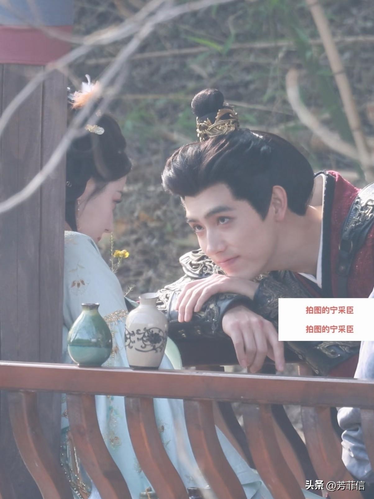 陈飞宇看热巴的眼神不简单，爱意都快溢出来了，突然觉得这哥演技不错。
在偶像剧里，