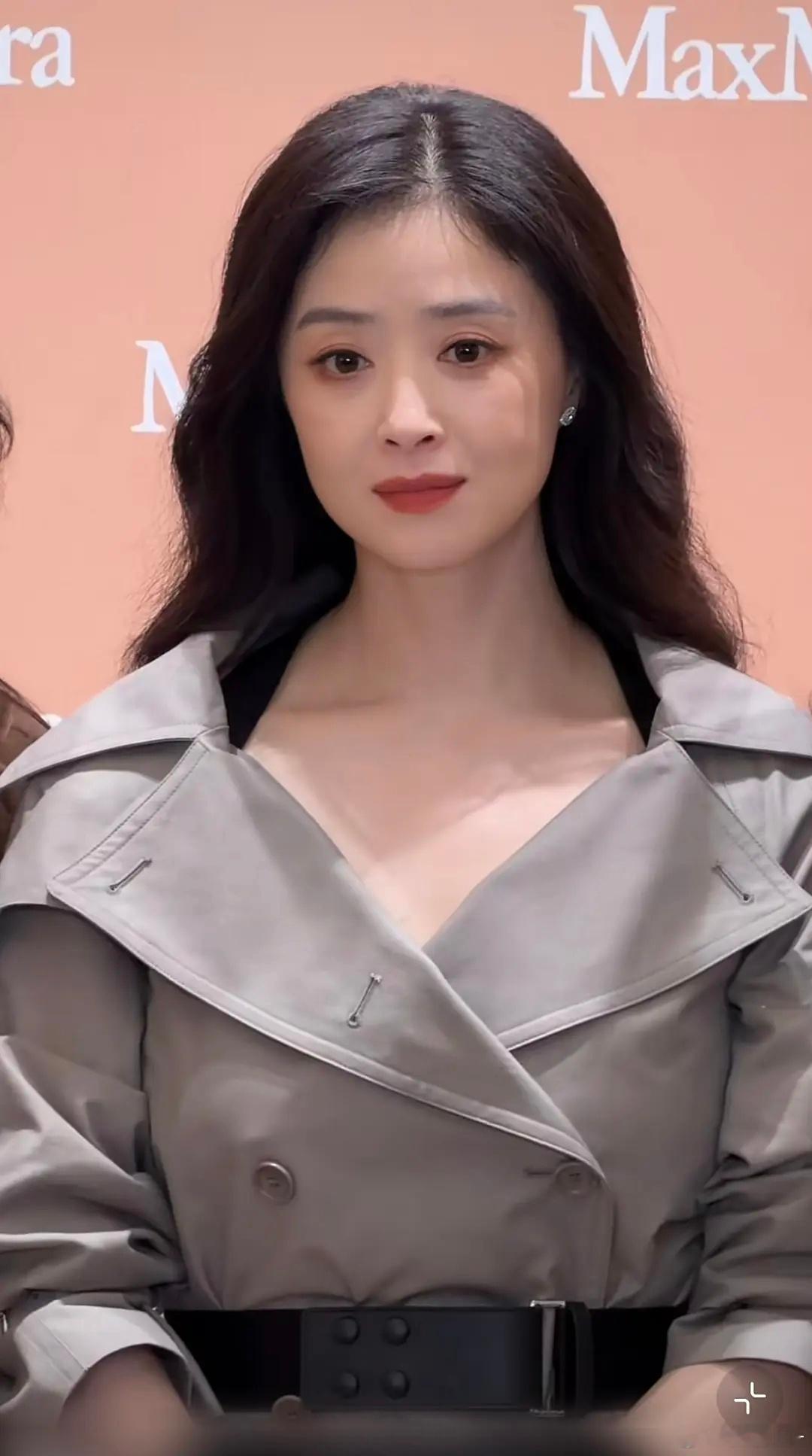 蒋欣这个生图状态好美啊 完全是妈妈级别 