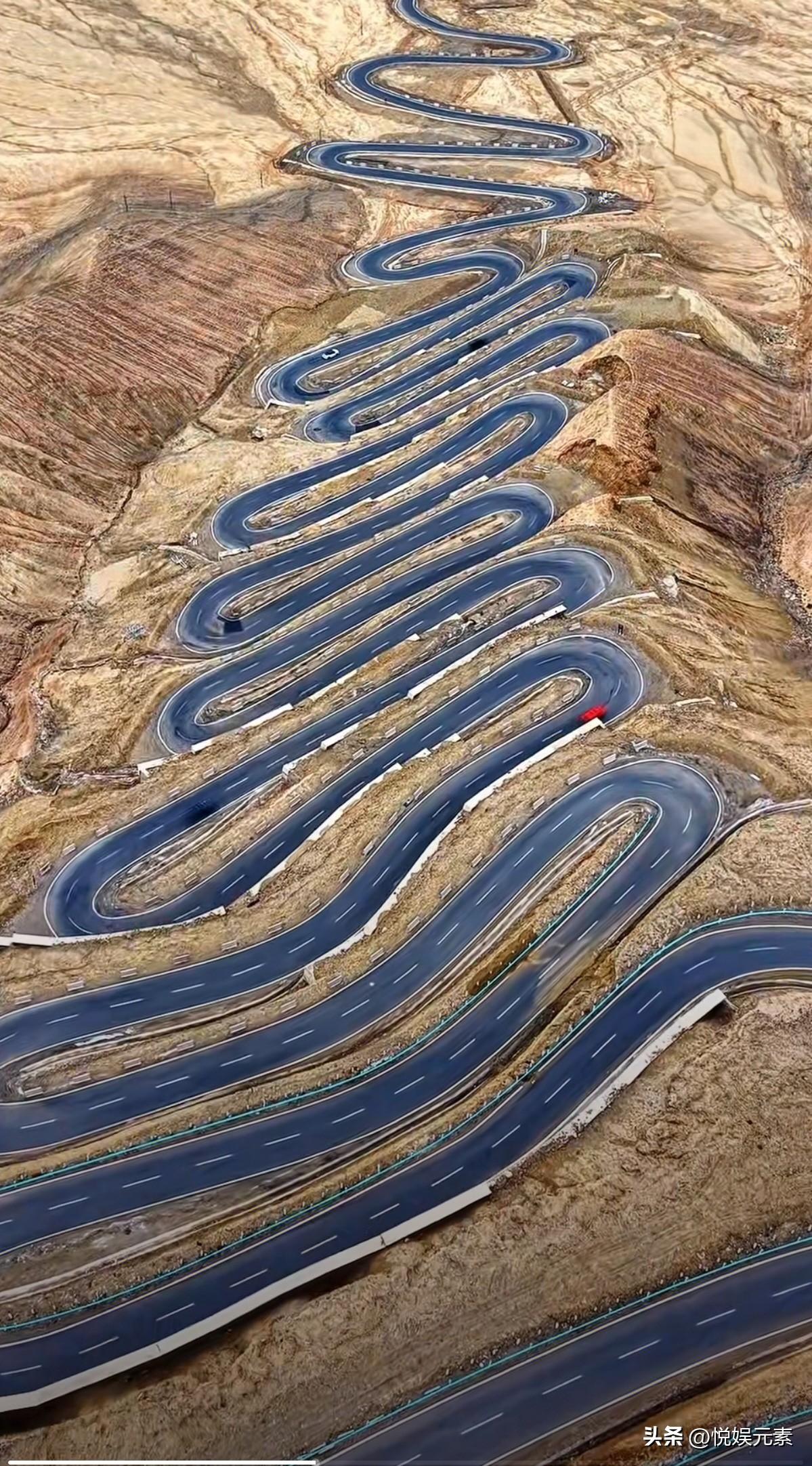原来这就是新疆喀什的网红公路“盘龙古道”呀，600多个弯道确实超震撼！

难怪那