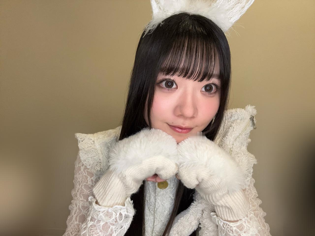 坂井新奈「30どめまして　30といえば　私の指の🤘🏻がちょうど30cmあるか