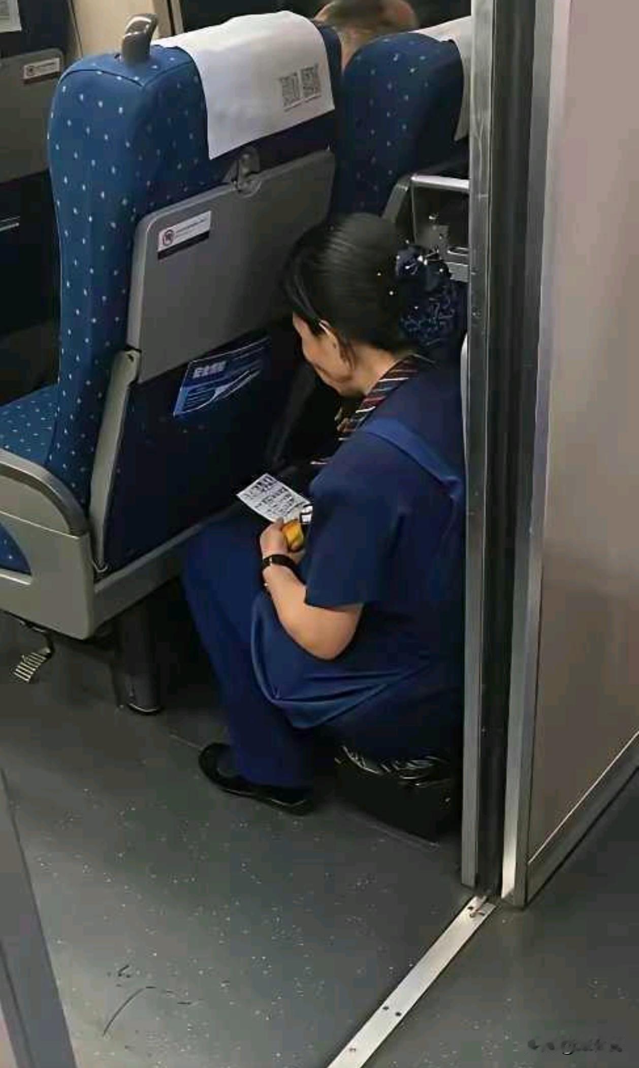 这个阿姨在高铁上属于什么工种？