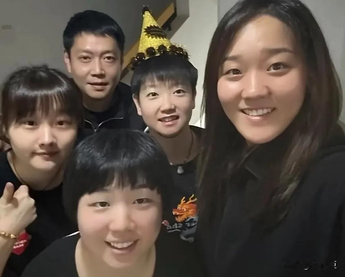 co门大合照
圆脸妹的大集合
coco命可真好
有大闺女莎莎女世一，最近蒯曼也是