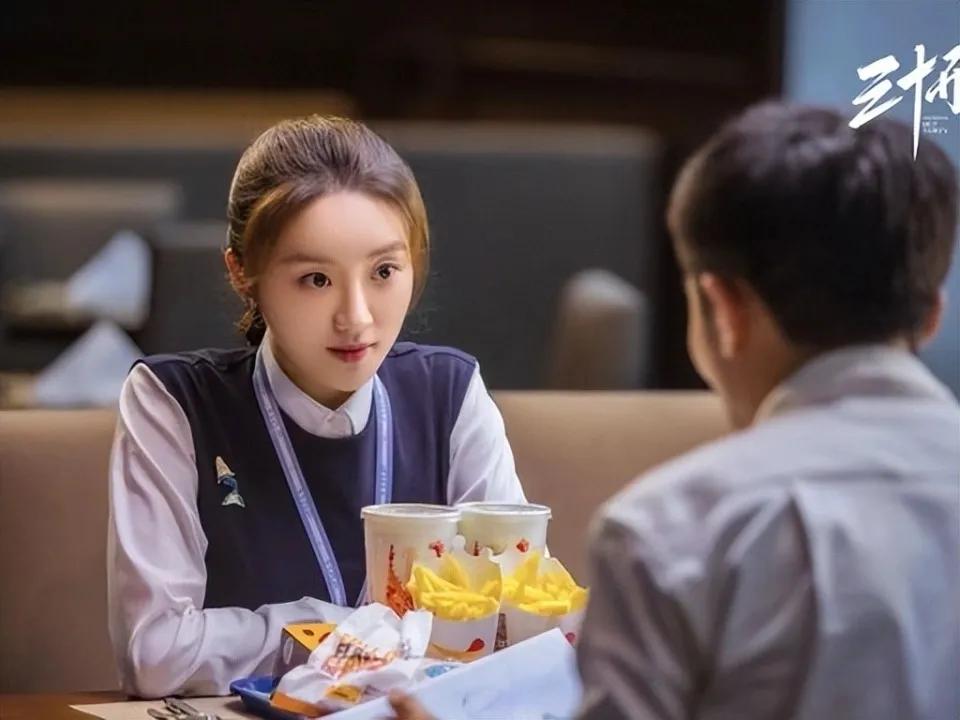 时尚是个圈，娱乐是个圈，电视剧也是个圈。
电视剧《逐玉》翻红了何润东，让他接连有