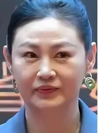“潘金莲”随着岁月的流逝，已经变成了潘大妈。大家还能从现在的这位大妈身上，找到当