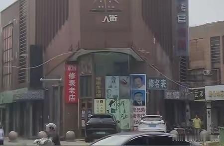 据说，欧洲的小偷居然达成了一种共识：中国人的钱包可以偷，但中国人的手机绝对不能碰