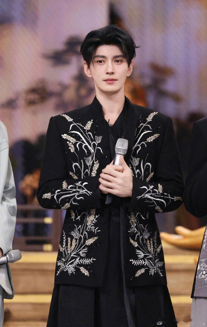 你好星期六[超话]你好星期六这把兄弟局好六这兄弟局我看定了！为了不挨水龙瀑布，这