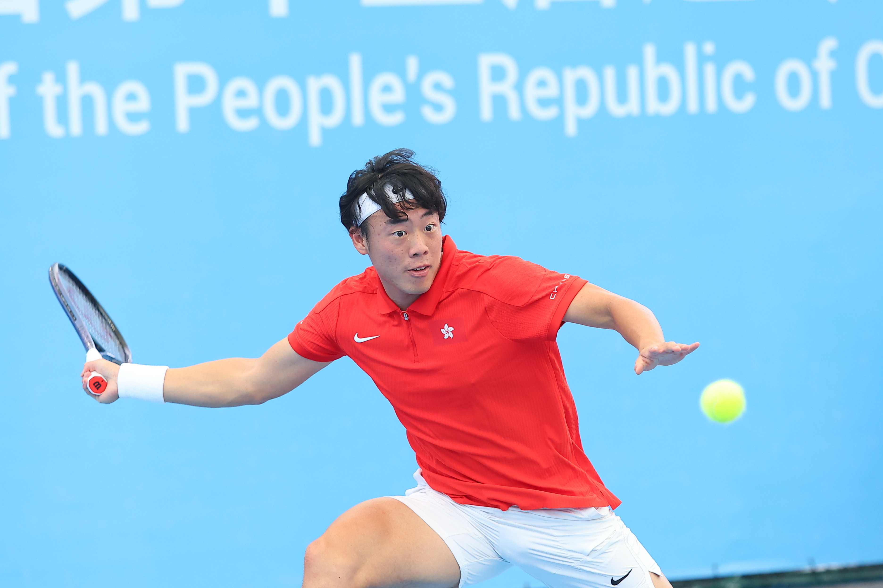 黄泽林7-6、6-0击败崔杰，跻身 男单四强，为香港队锁定一枚奖牌。半决赛静候孙