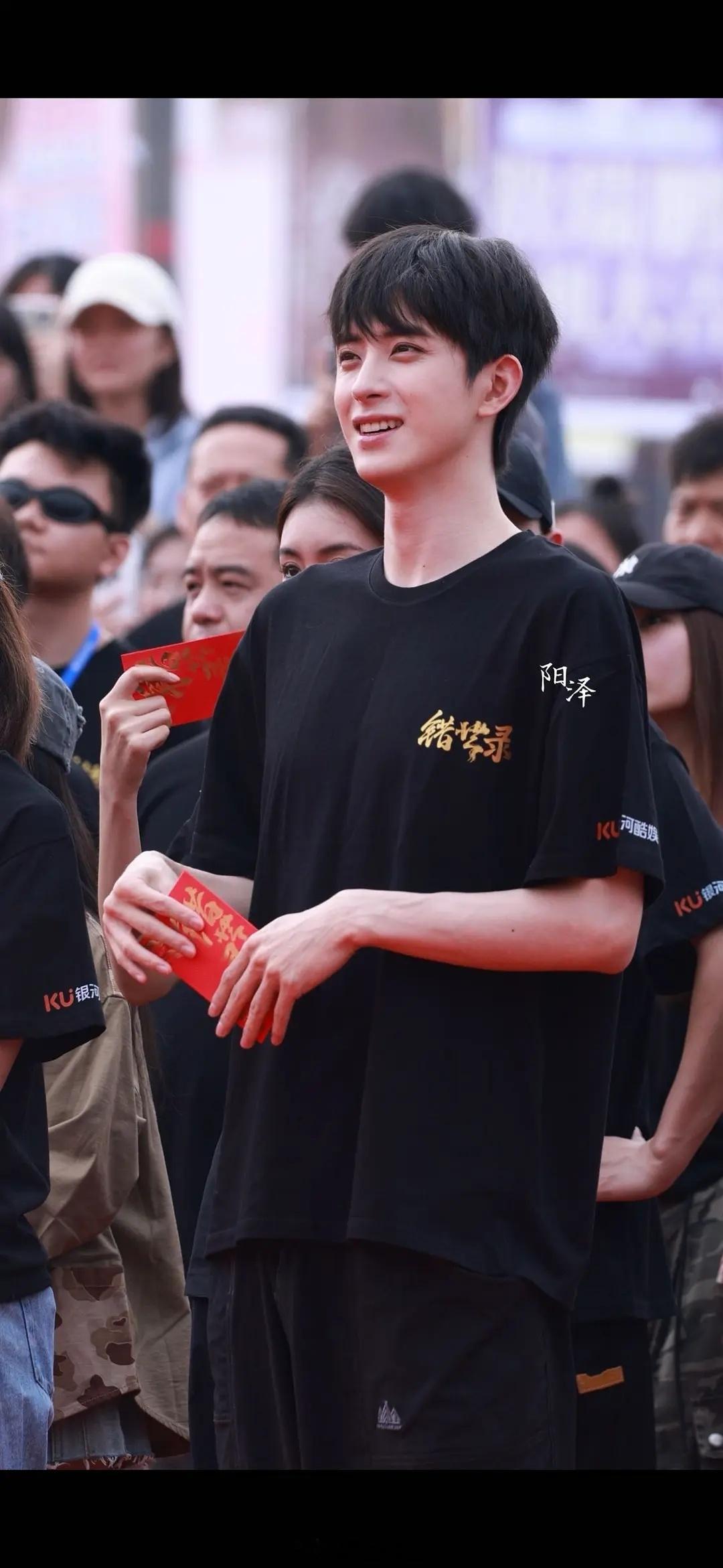 《错世录》早上7点就开机了 敖瑞鹏代拍生图已出 开机不带妆
