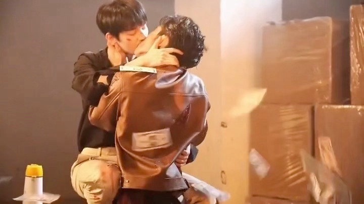 何伟：“好心疼啊我的宝” 361第一季收尾于“不要命”的深吻网页链接希朝：爱的誓