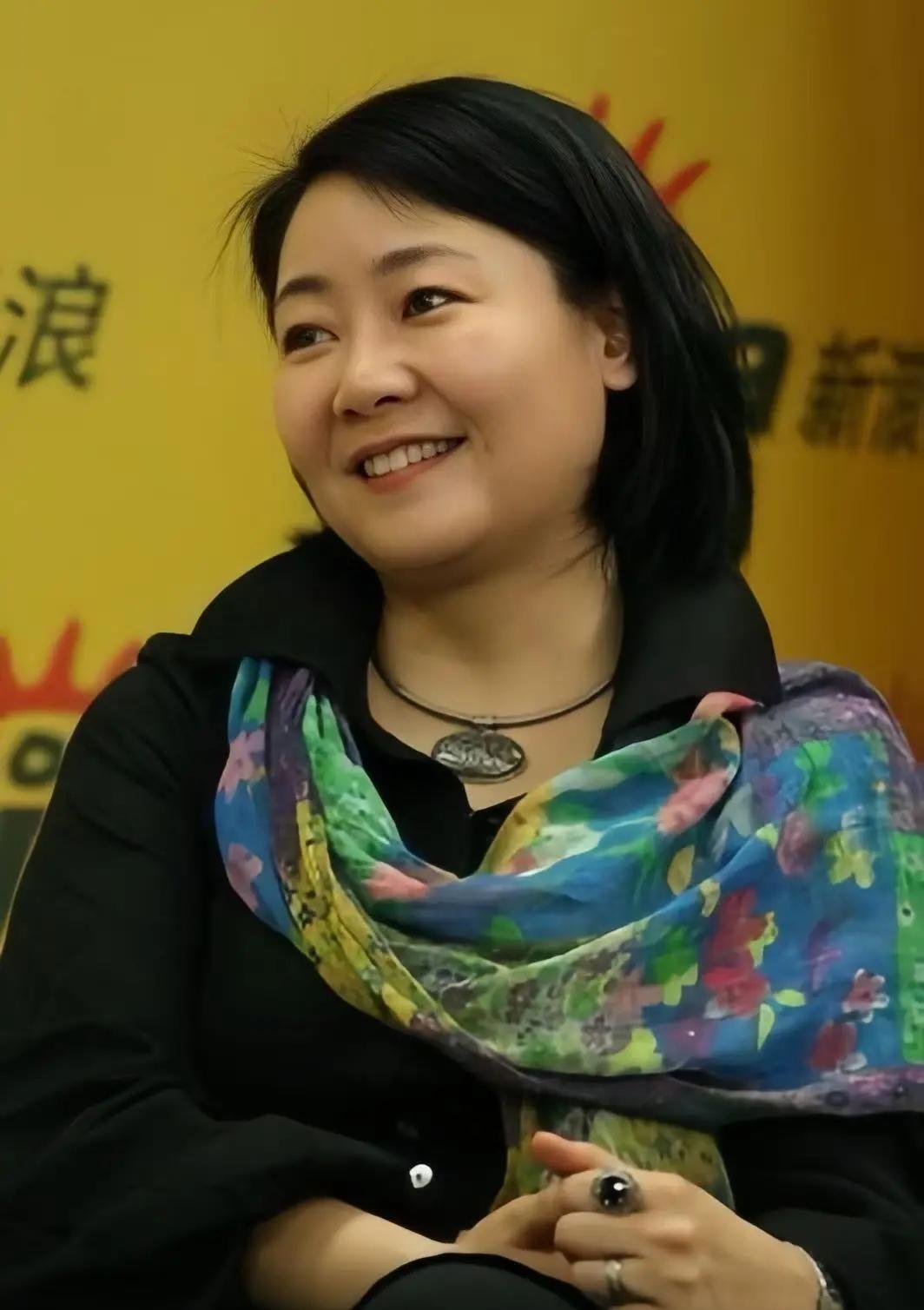 1991年，萨日娜为能分到11平米房子，258元彩礼就嫁给同学潘军，婚后她被嫌弃