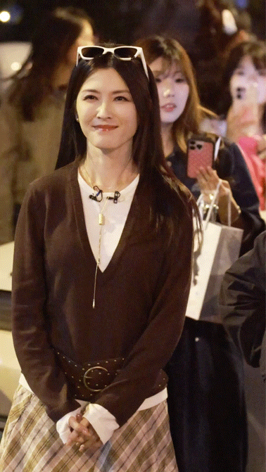 徐洁儿老来得粉乘风之路步步成长，意外收获的专属应援，成为徐洁儿前行的底气，满心期