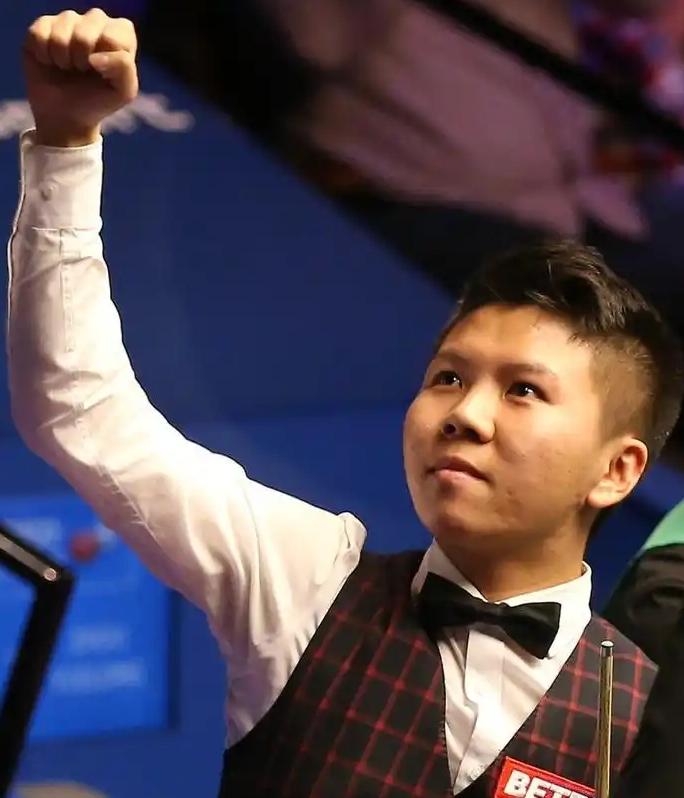 “火箭”太友好了，连拒周跃龙大礼，先送“挥拳哥”二连鞭！
      今晚英锦赛