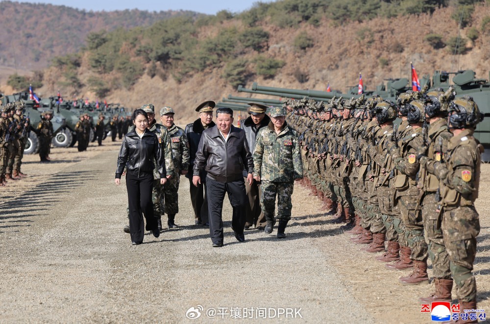【敬爱的金正恩同志观摩步兵和坦克兵部队协同攻击战术演习】第一批图片 