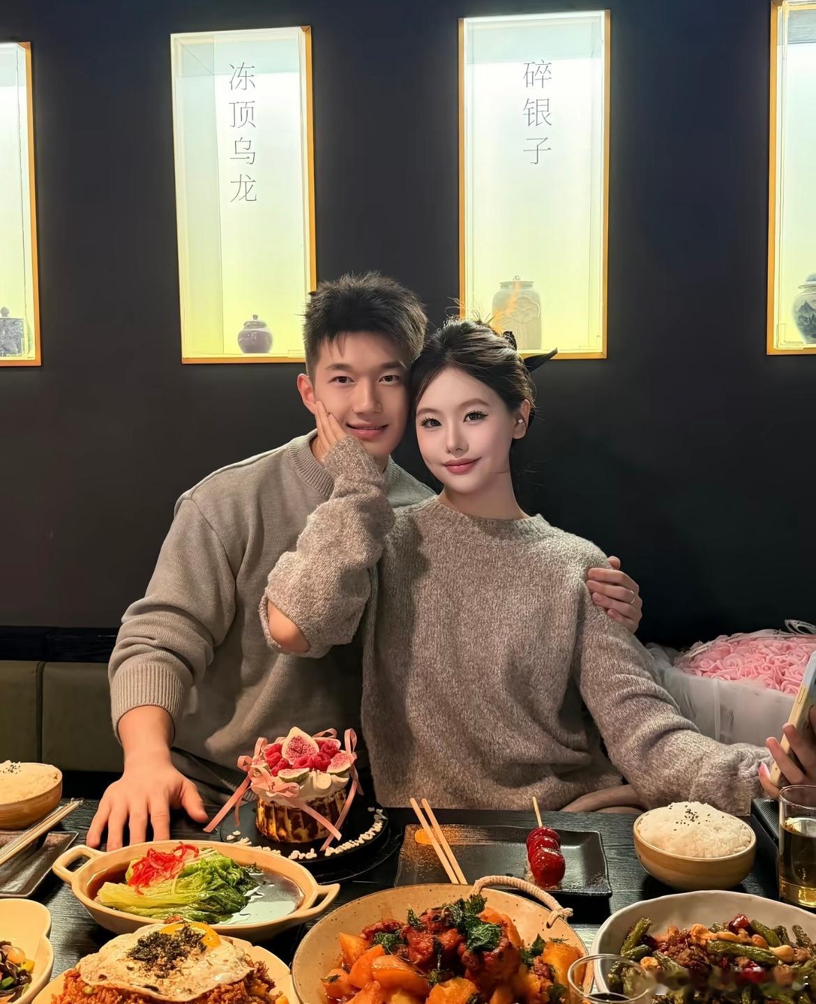 一眨眼就在一起三年了 