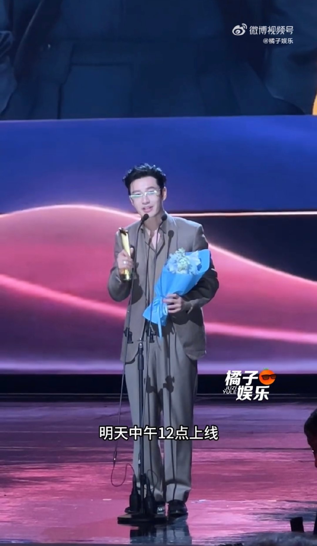 黄晓明现场宣传白日提灯黄晓明是白日提灯的出品人谁能拒绝这么真诚的出品人！黄晓明疯