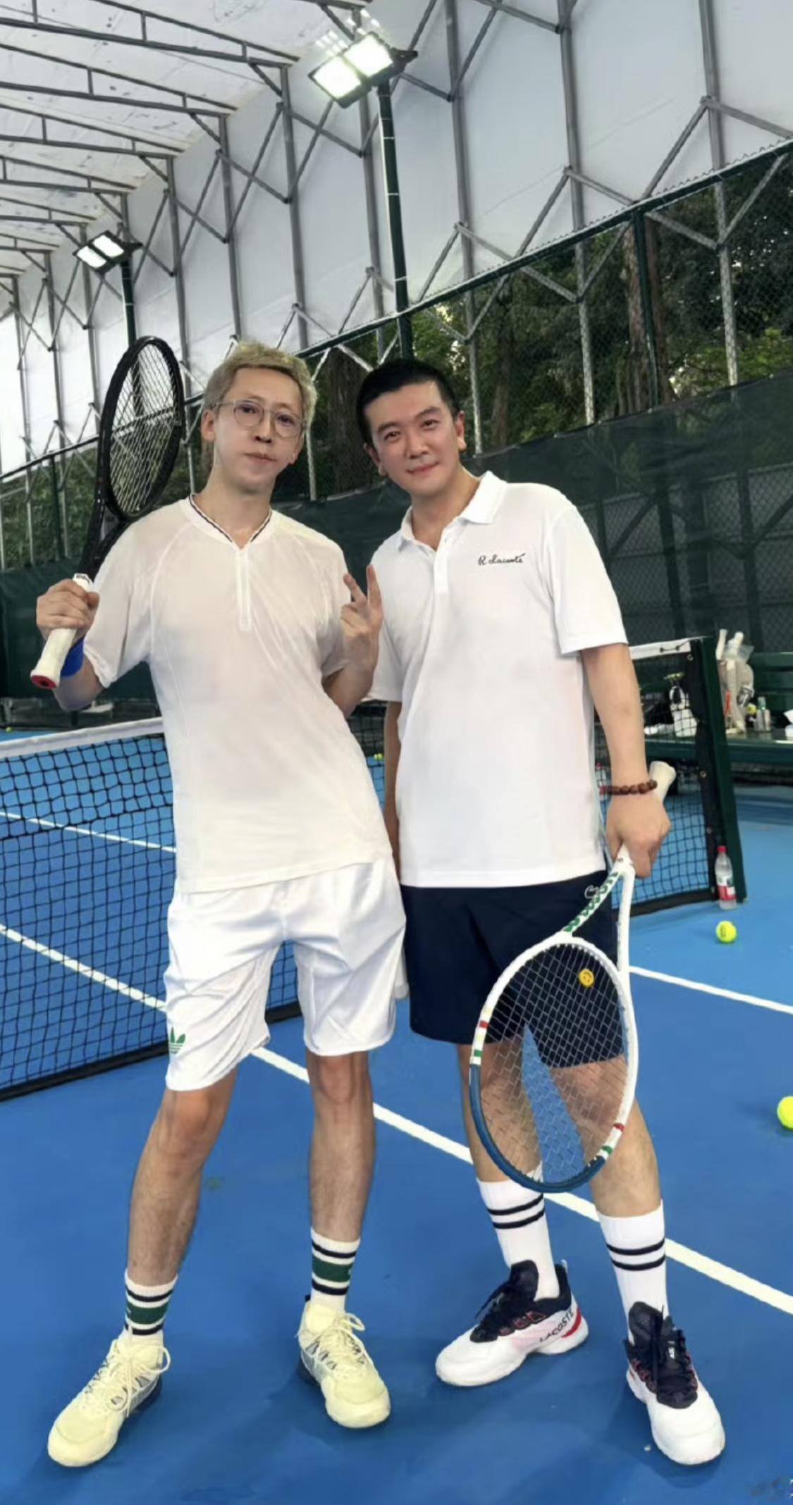 真没什么热度，再见爱人4 的人都能掀起一波风浪。

留几手直播说给扬子发消息，结