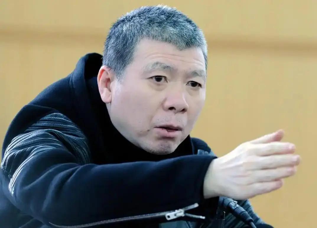 近日，一些人在舆论场上表达年轻人非常希望在各领域占着位置的 “老登” 们尽快走人