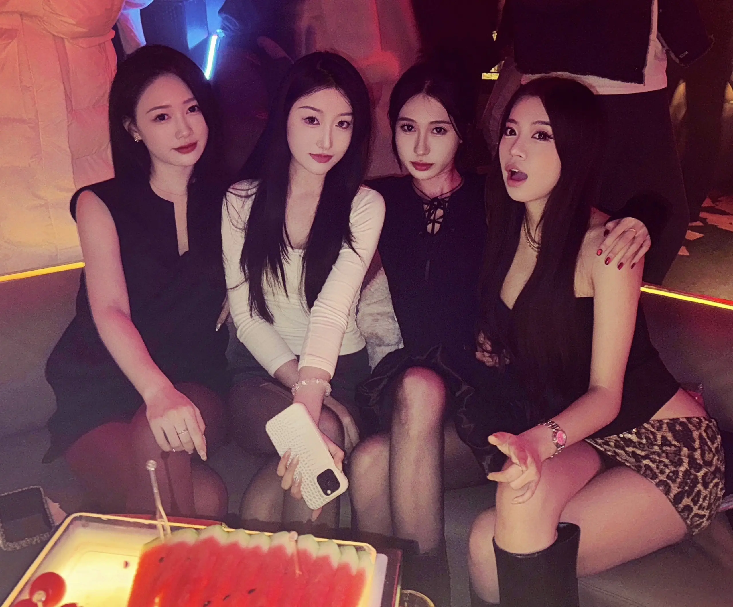 祝大家2025多财 多乐 多福