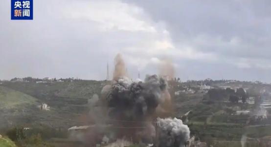 以军炸断黎南部大桥掐断补给，真主党当场翻脸不惯着，还霸气回击。
 
当地时间3月