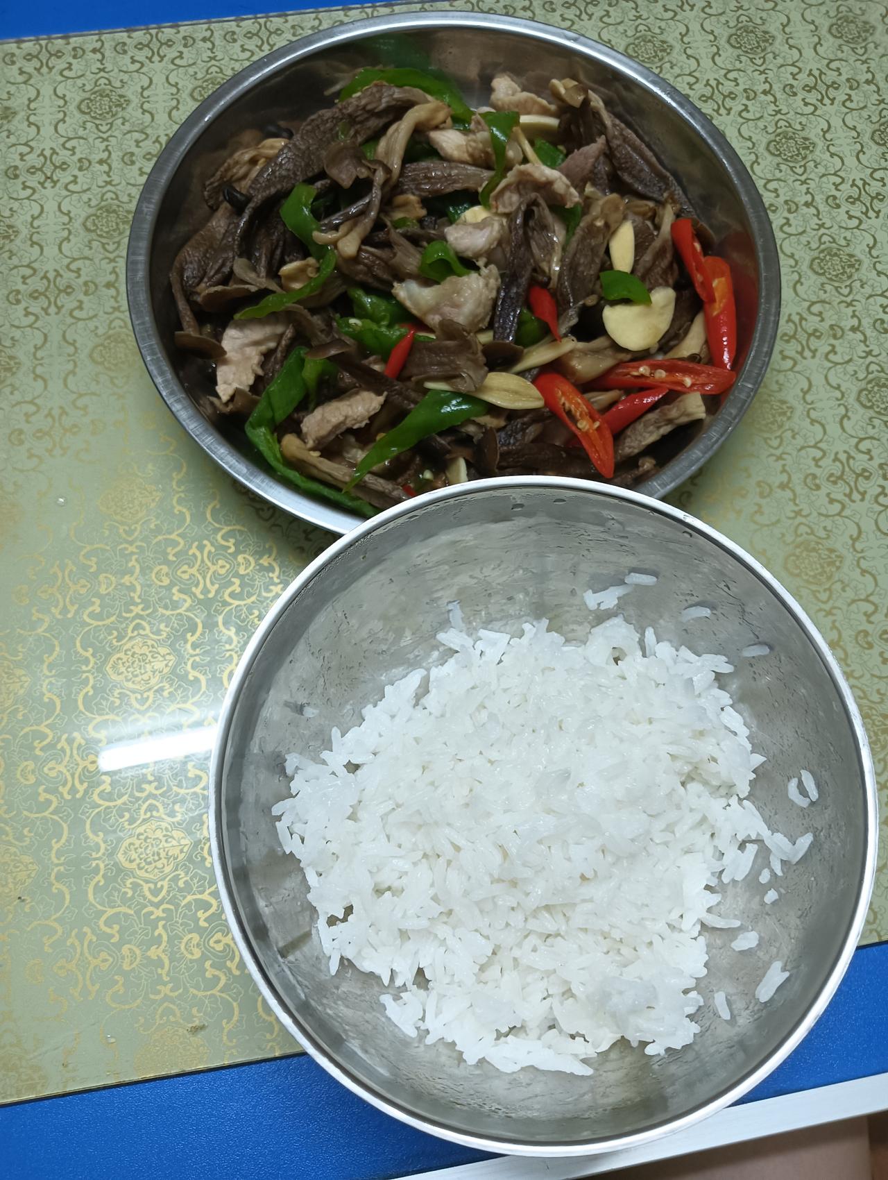 大家好，我是七姐，今天又是周末了，祝朋友们周末愉快！本来今天想去公园逛逛。没想到