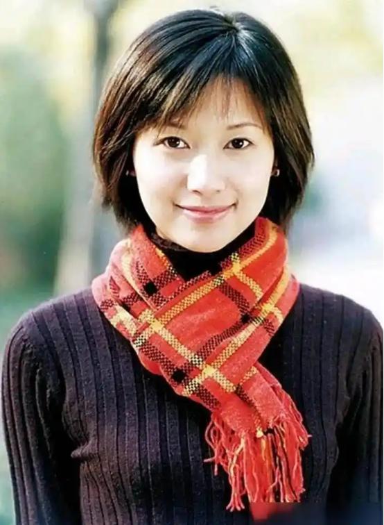 徐静蕾在洛杉矶的近况，看得人心里五味杂陈。51岁了，在海外住了快十年，把老爸老妈