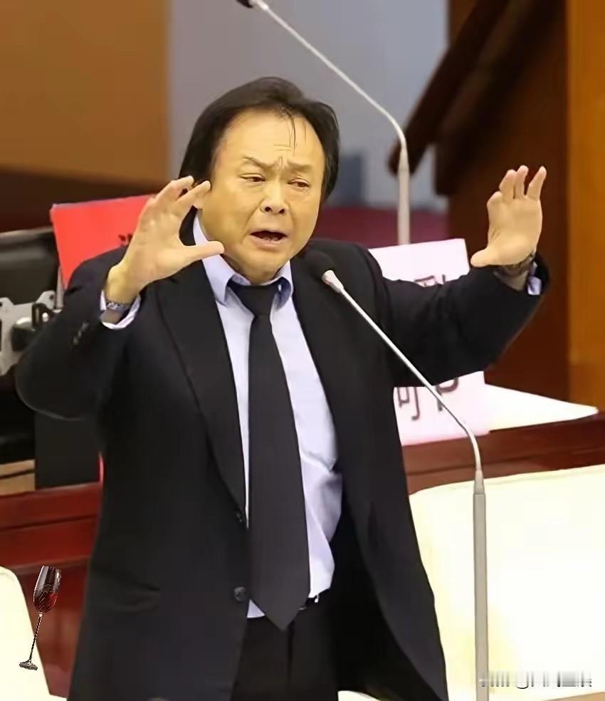 这下瞒不住了
​现在全国人民都知道了
​王世坚说要去大陆，民进党立马跳脚骂他“变