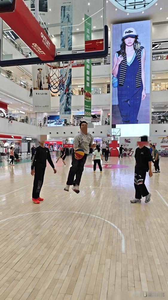 乌鲁木齐这个雪假，真是把全国的家长都给馋哭了。
整整一周不用上课，理由居然是为