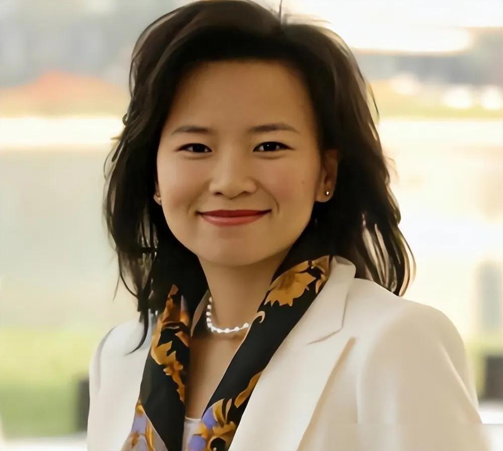 央视美女主持竟是美澳间谍潜伏中国近20年，因口误暴露身份

我原本以为经历抗战那
