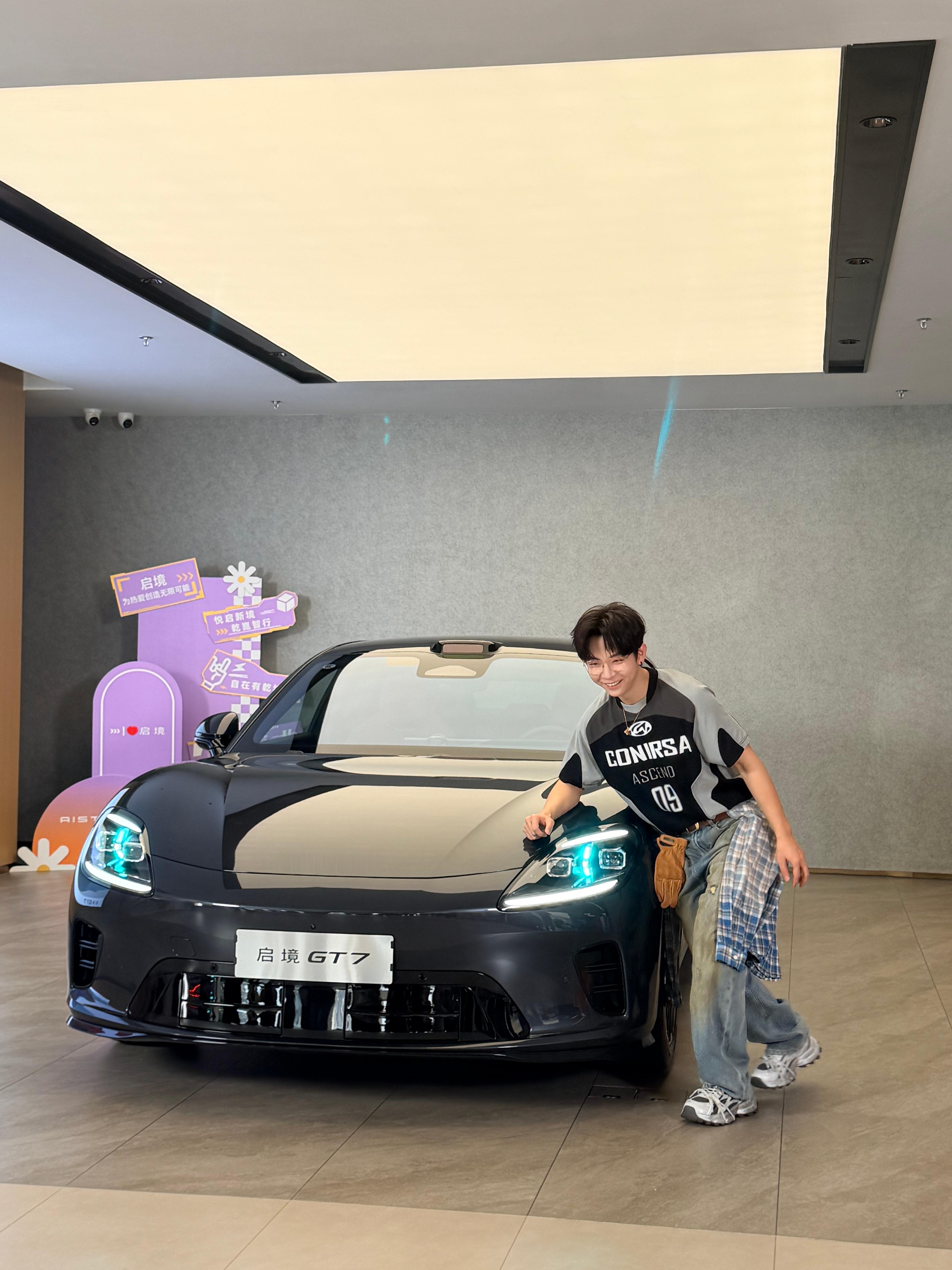 歌手胡夏最近提了启境GT7，体验完ADS 5后他说很惊艳现在不少人买车，除了颜值