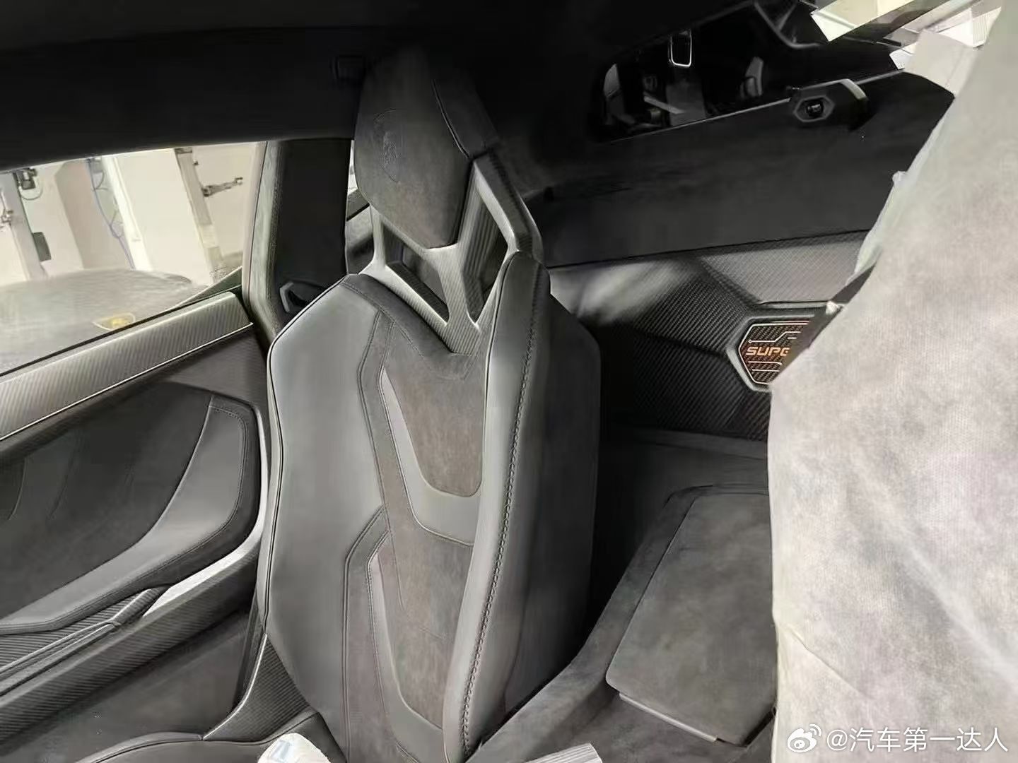 兰博基尼闪电，全新状态公里数60，高定版配色，特殊配置 