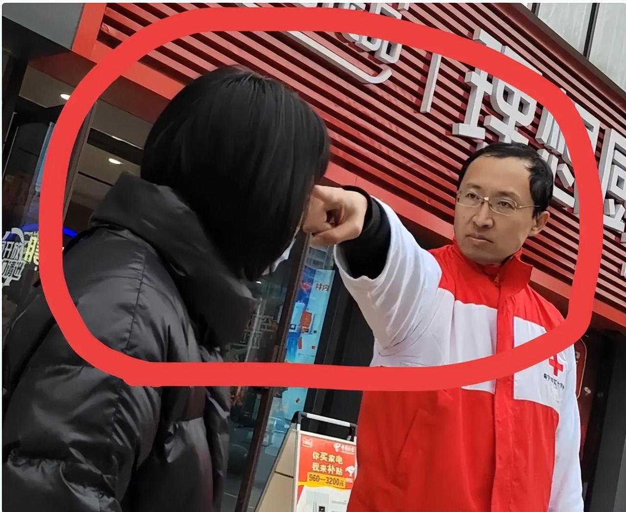 就说像不像