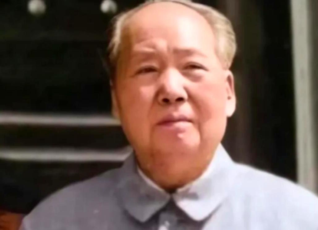 1975年，当毛主席得知功德林监狱仍关押着十几名顽固不化的国民党战犯时，他意味深