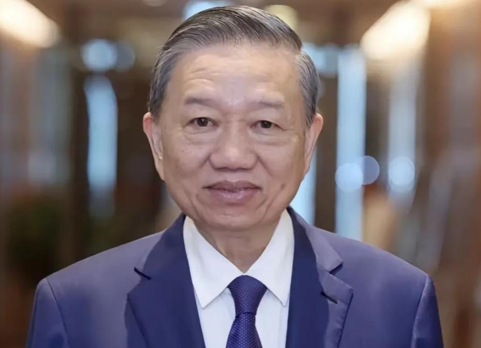 越南国会消息！
4月12日，越南国会突然扔出一个重磅决定：把免收燃油税的政策直接