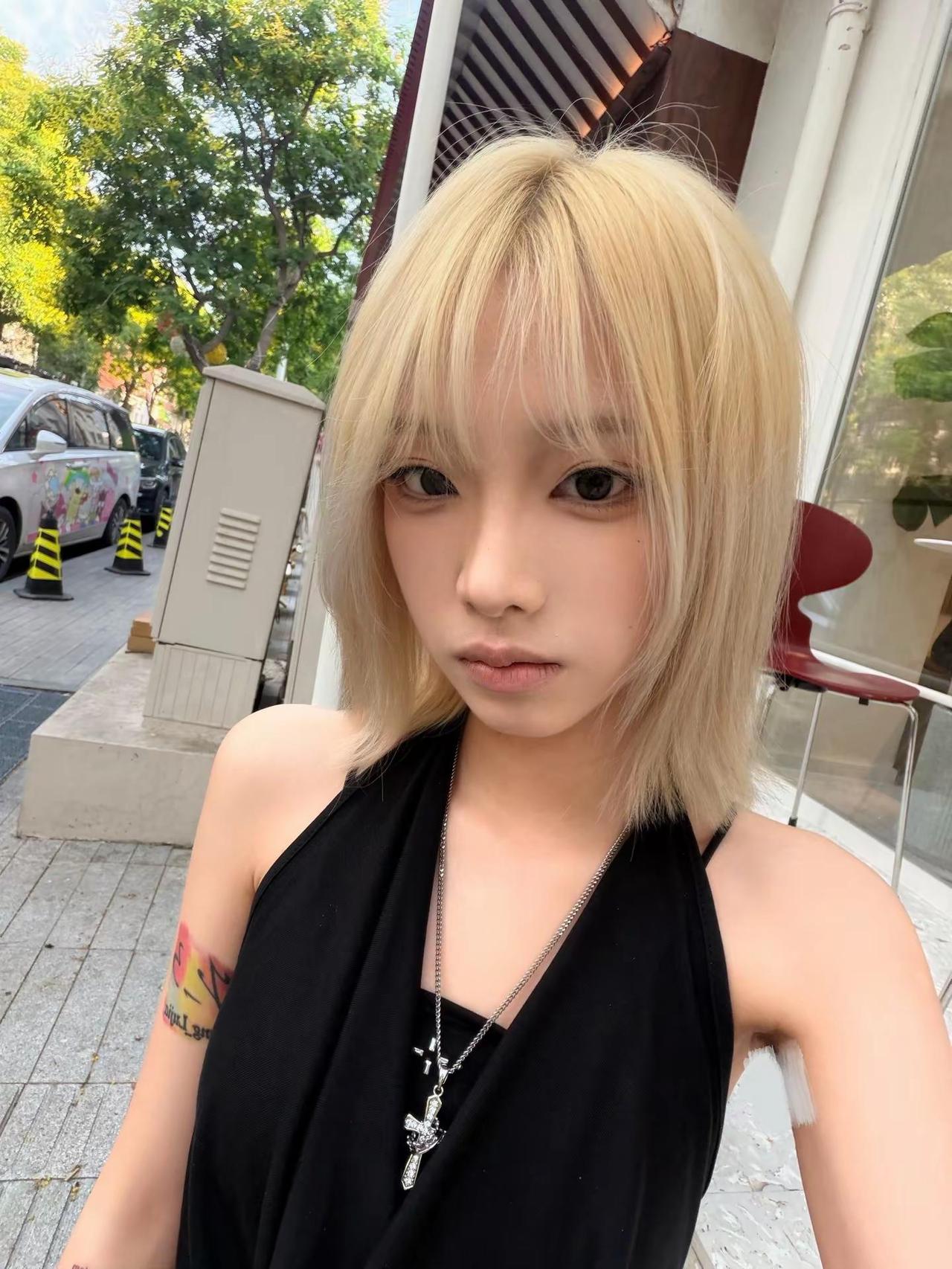 moment …今天穿点啥不知道该摆什么表情